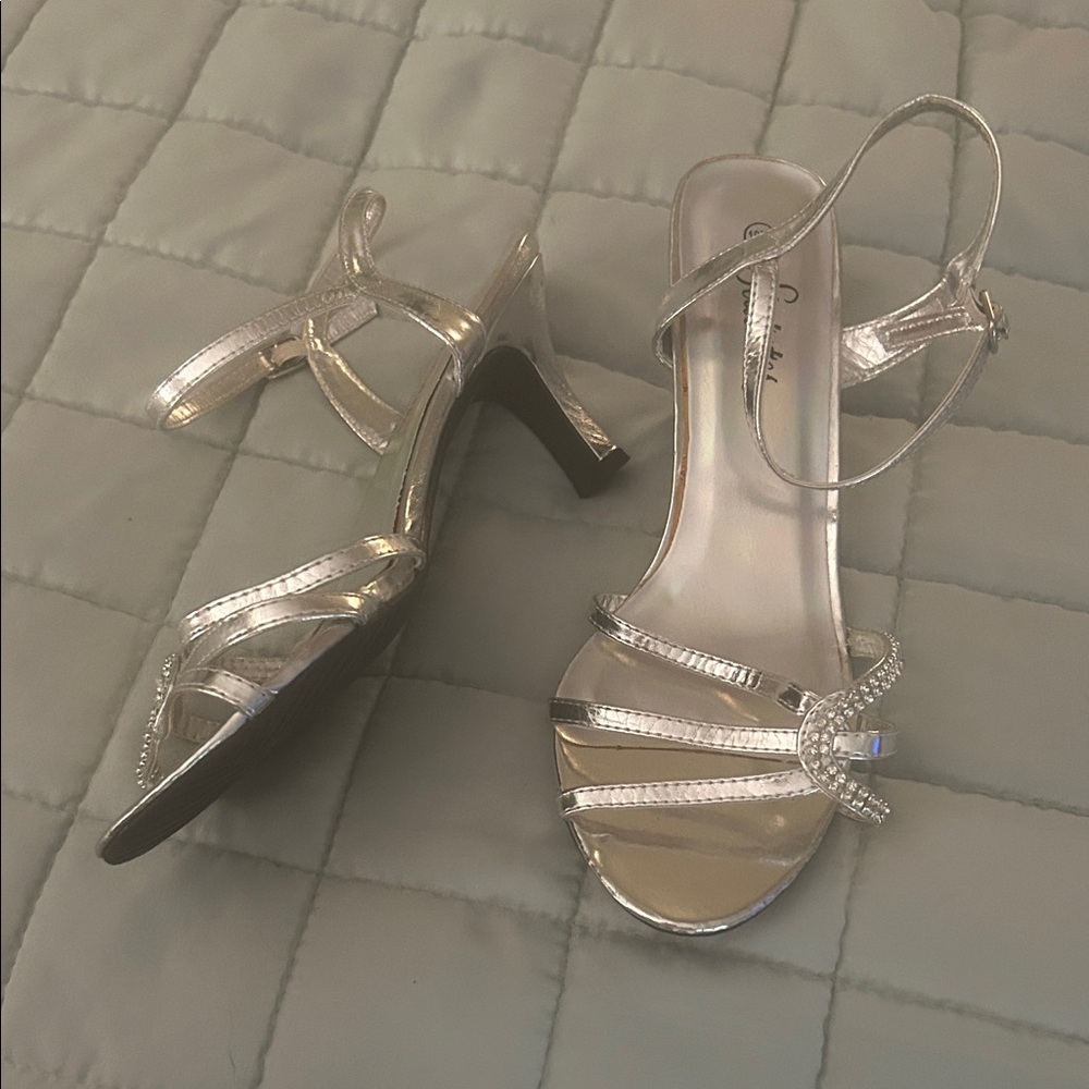 Elegant Silver Heels with Stiletto and Ankle Strap